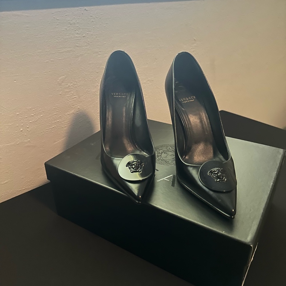 Versace heals size 36